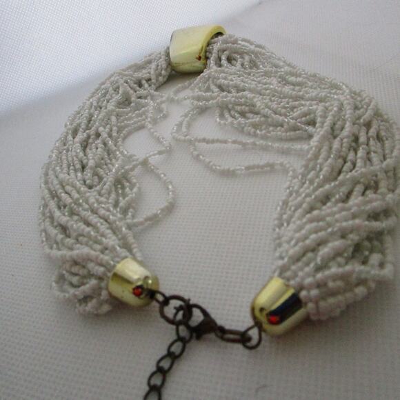 Vintage White Seed Bead Torsade Necklace Gold Tone Statement Pendant 80s 90s - Picture 13 of 16
